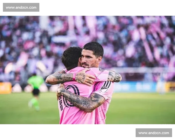 纳赛尔赛场晤梅西妻子：温情互动背后的巴黎战略