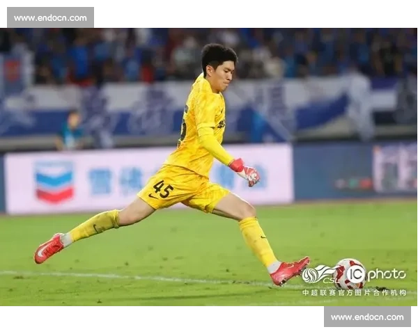 马莱莱绝杀领衔！三镇 20 岁新星门将郭嘉宇神扑入围最佳阵容