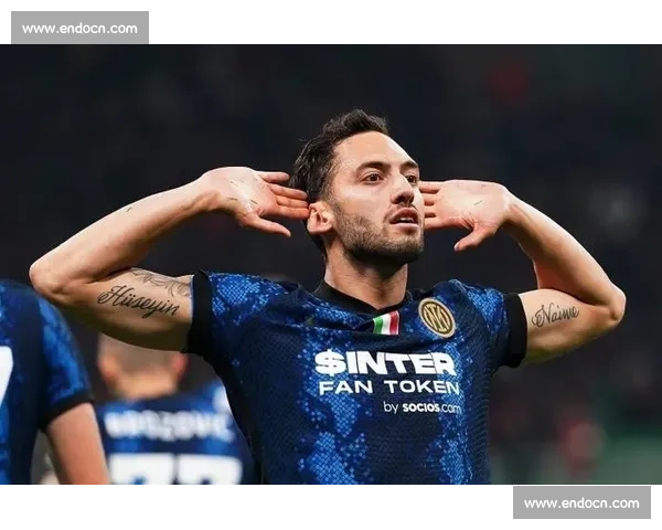 国米更衣室暗流涌动：小图拉姆、阿瑙托维奇力挺恰尔汗奥卢