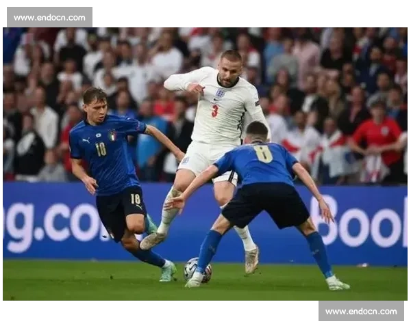 慈善赛争议飞铲！博努奇放倒前英格兰女足队长